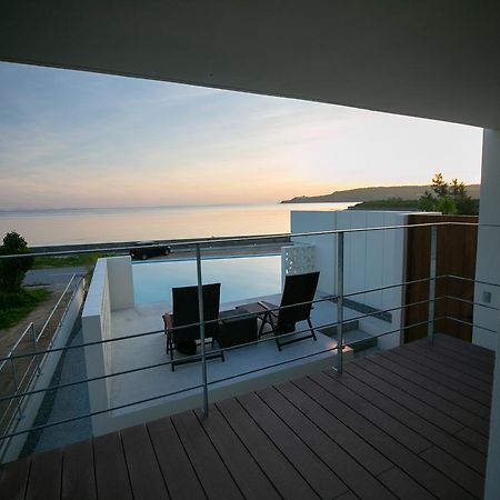 Keiki Beachhouse & Cafe Hotell Nakijin Exteriör bild