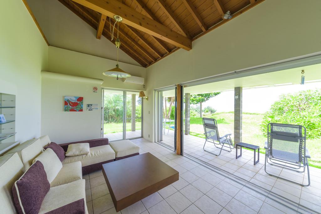 Keiki Beachhouse & Cafe Hotell Nakijin Exteriör bild