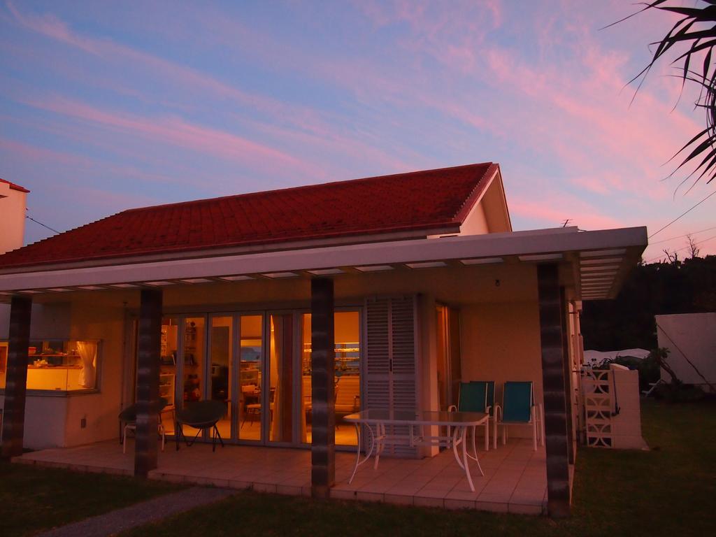 Keiki Beachhouse & Cafe Hotell Nakijin Exteriör bild