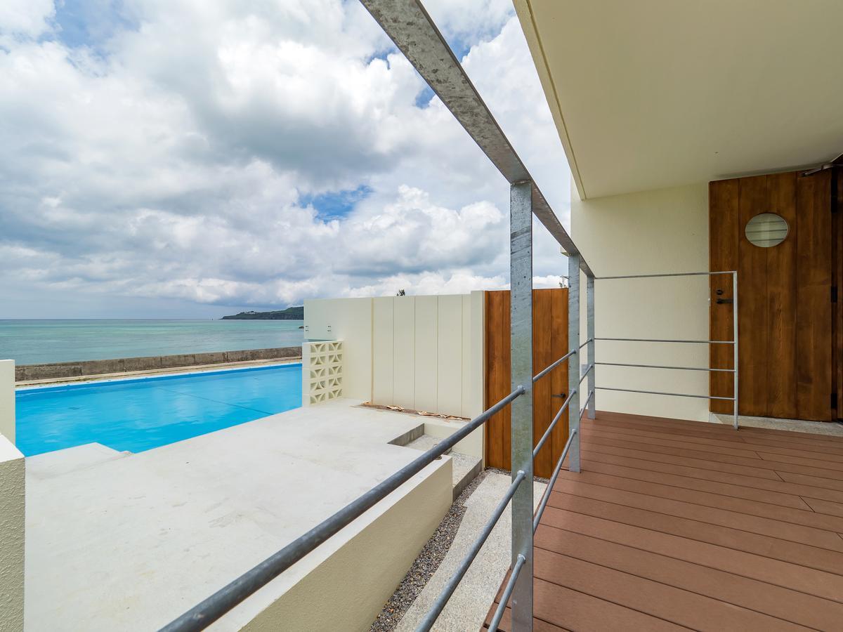 Keiki Beachhouse & Cafe Hotell Nakijin Exteriör bild