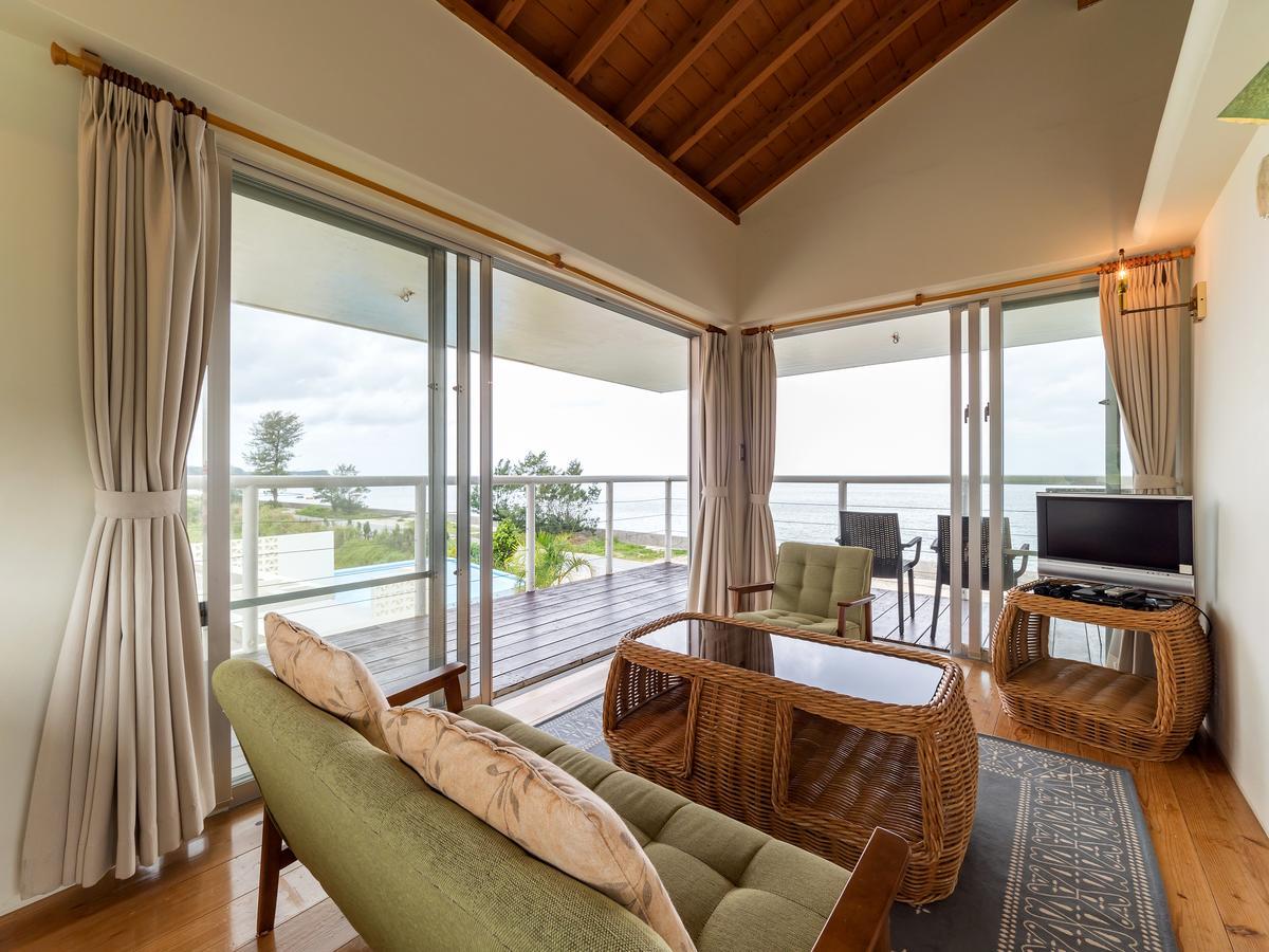 Keiki Beachhouse & Cafe Hotell Nakijin Exteriör bild